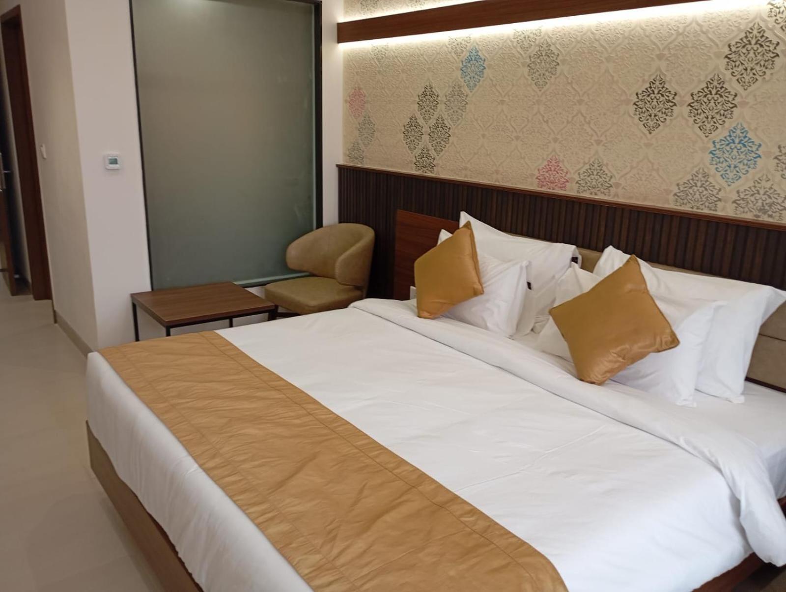 Highland Hotel Bangalore Exterior photo