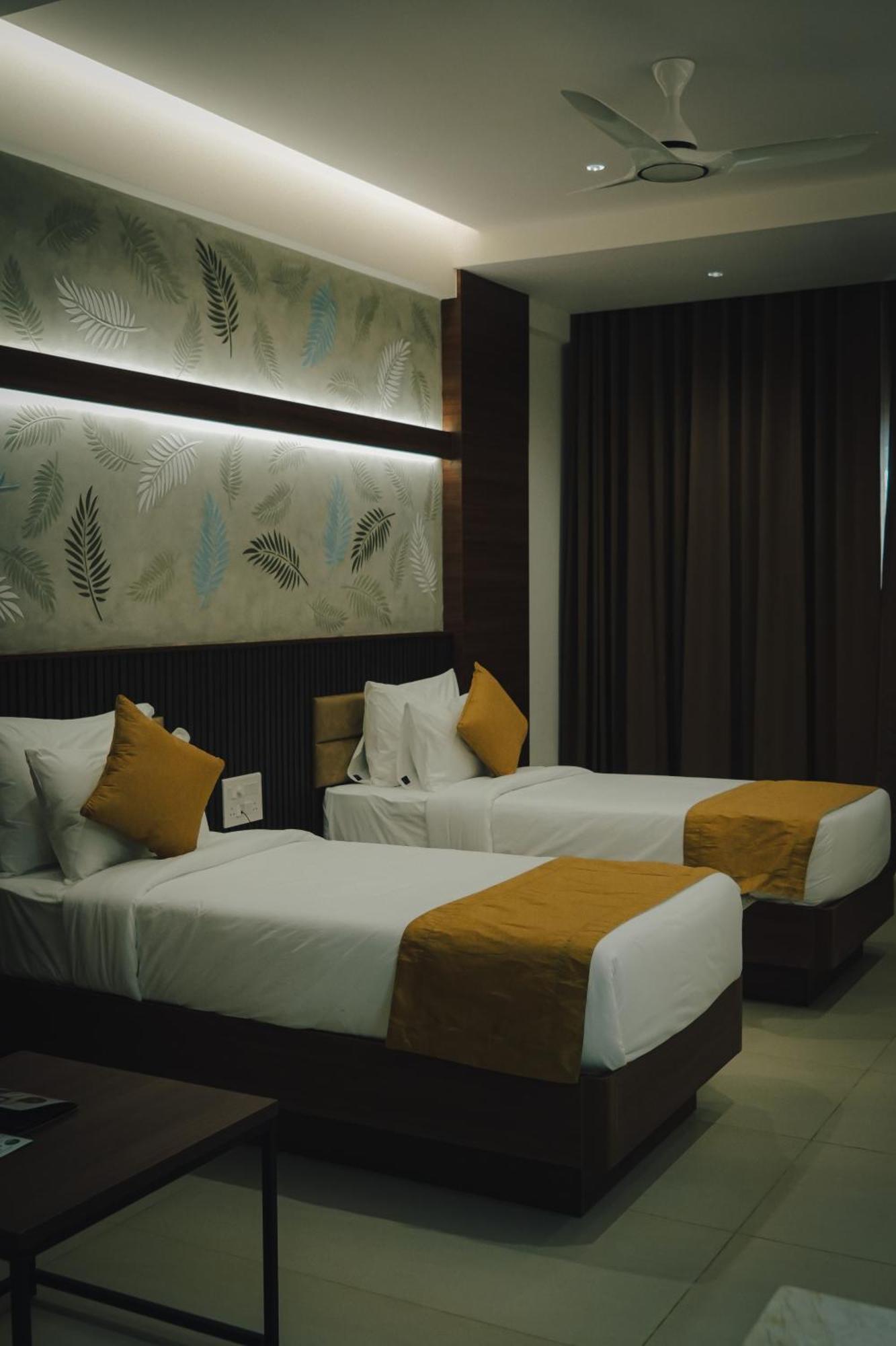 Highland Hotel Bangalore Exterior photo