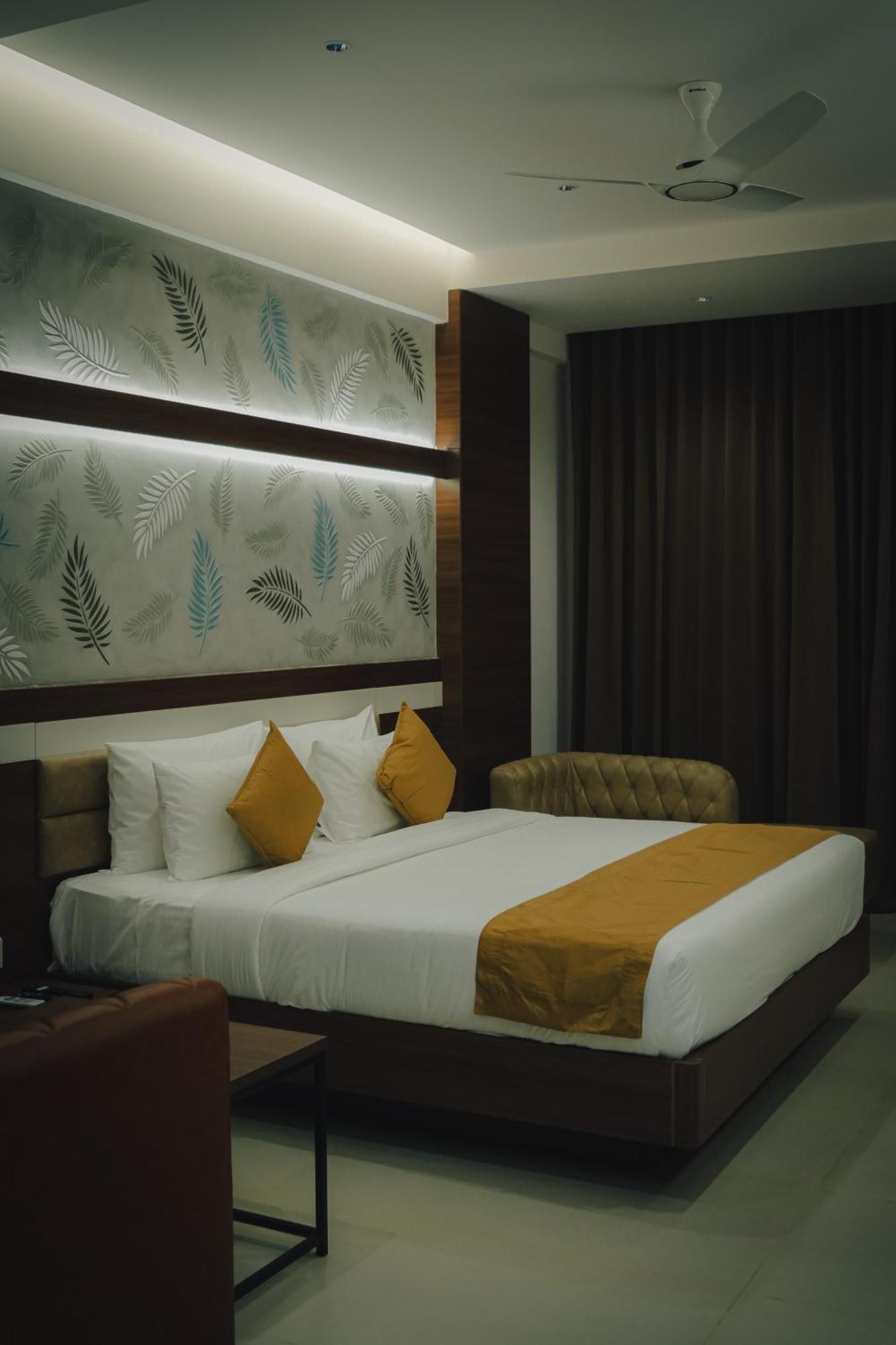 Highland Hotel Bangalore Exterior photo